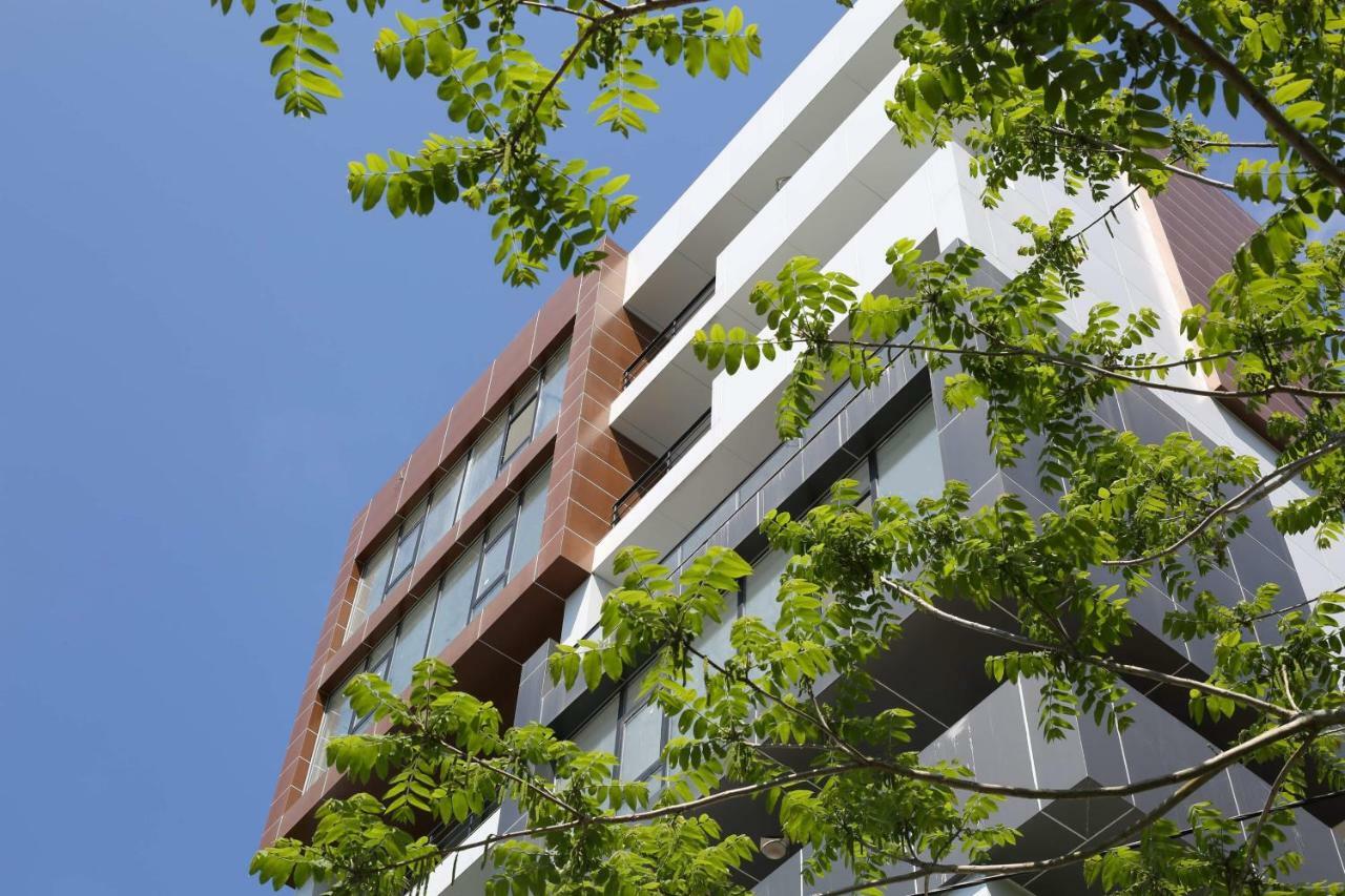 Otakhebi Hotel Sarpi Luaran gambar