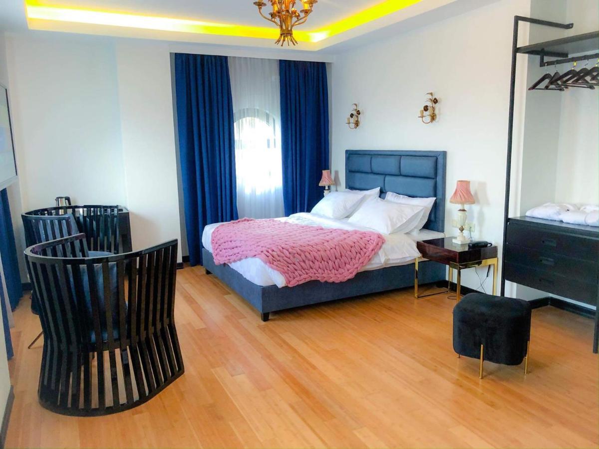 Otakhebi Hotel Sarpi Luaran gambar