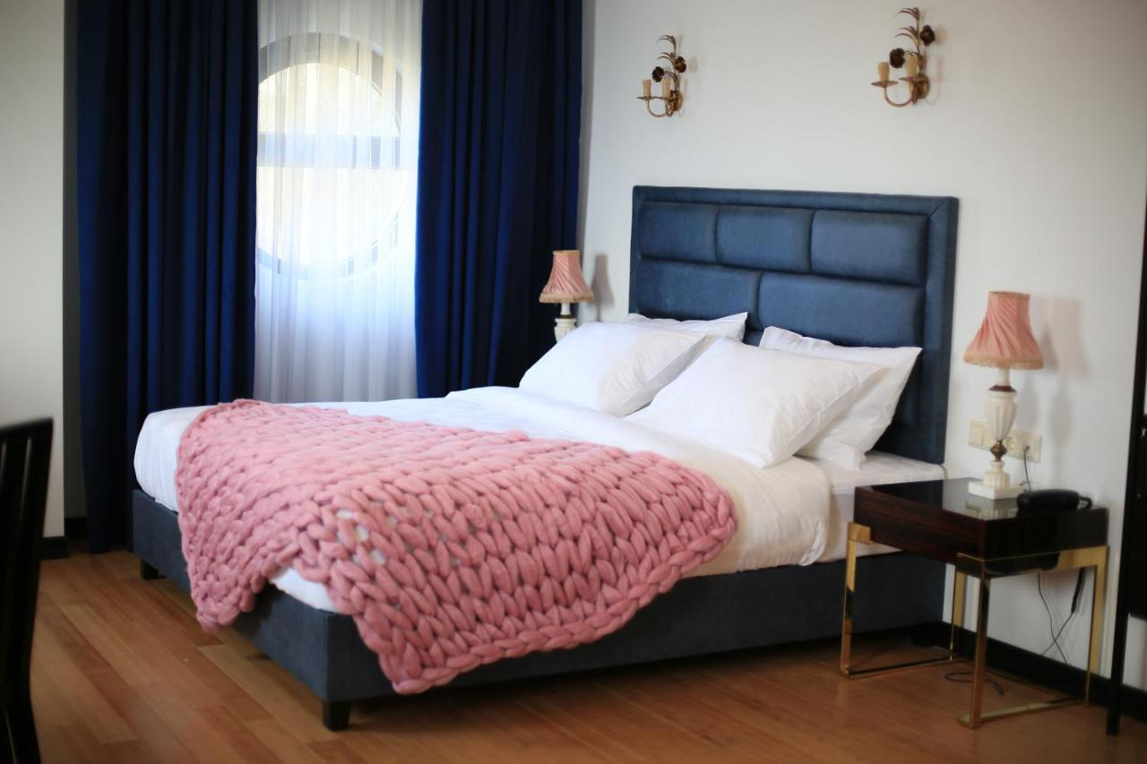 Otakhebi Hotel Sarpi Luaran gambar