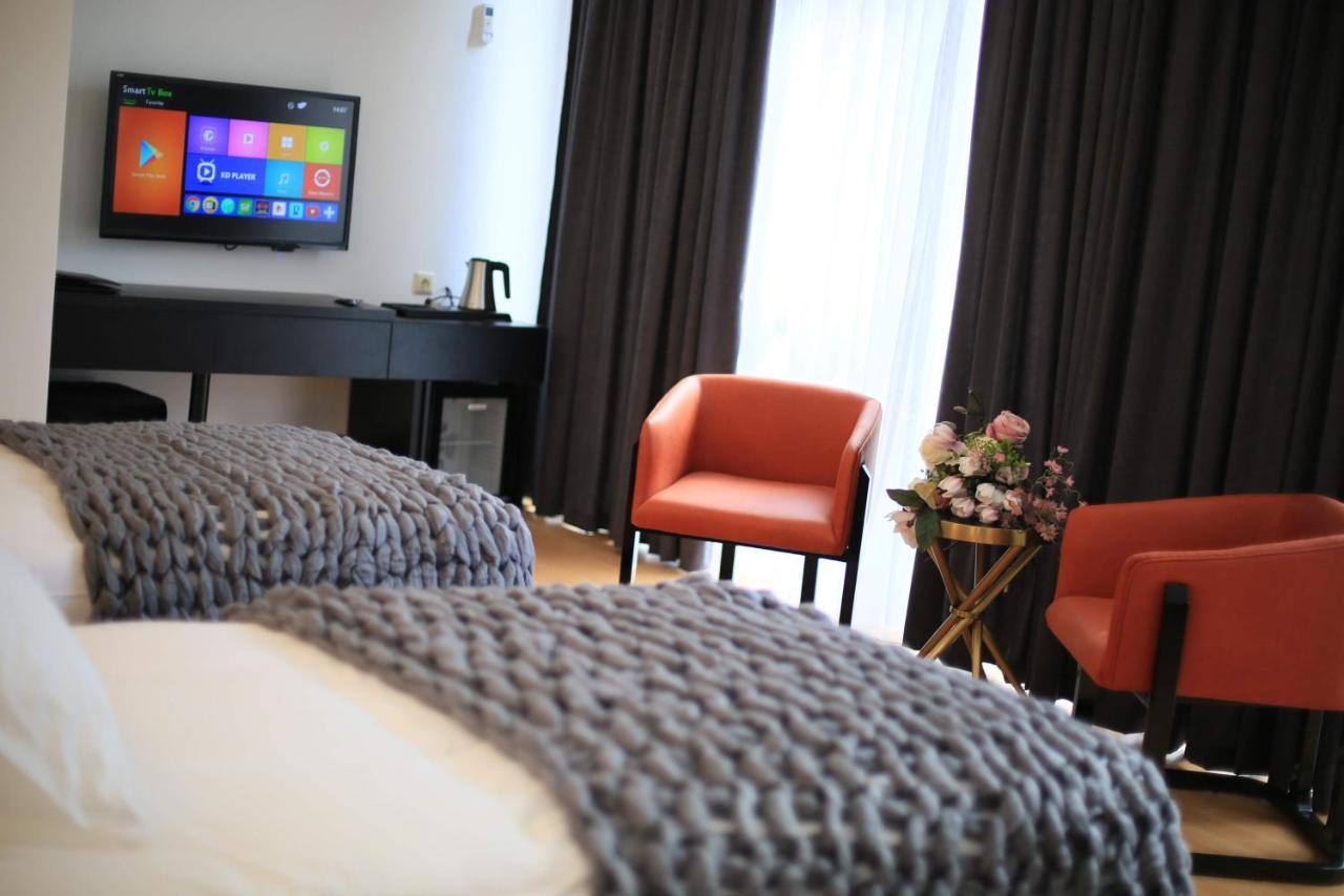 Otakhebi Hotel Sarpi Luaran gambar