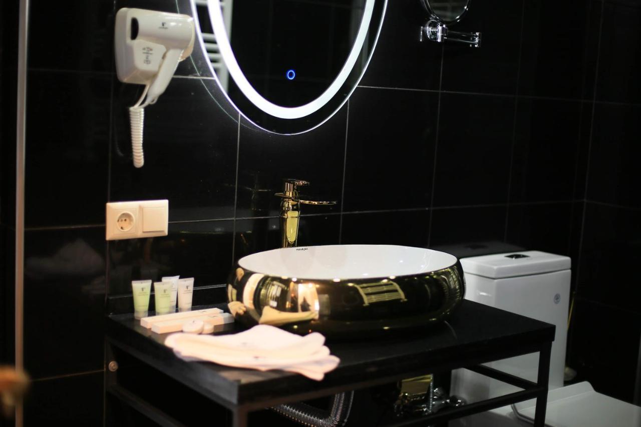 Otakhebi Hotel Sarpi Luaran gambar